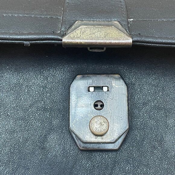 Vintage Chenson CS Oversized Black Clutch Wristlet Wallet Netal Clasp - Picture 6 of 12